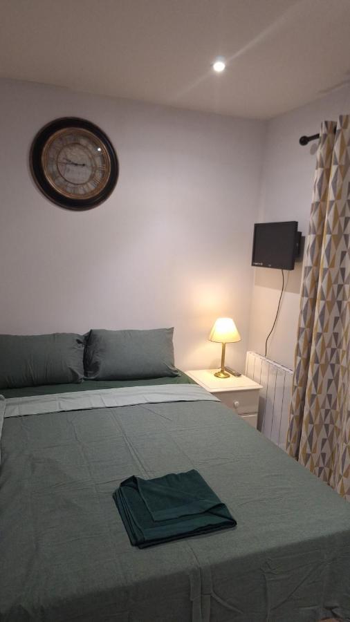Deluxe Single Room Only For One Adult Northolt  Exteriér fotografie