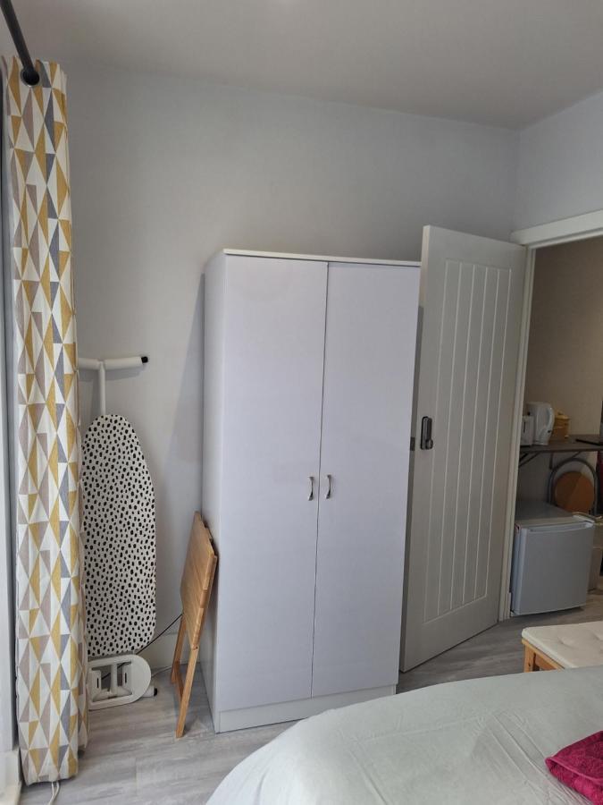 Deluxe Single Room Only For One Adult Northolt  Exteriér fotografie